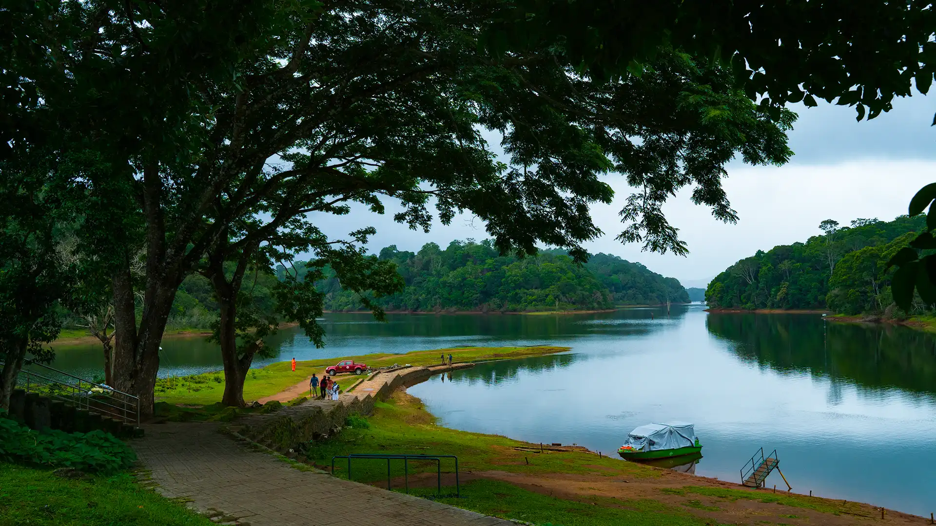 Thekkady Family Escape